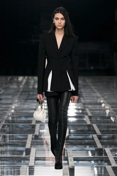 Look 69